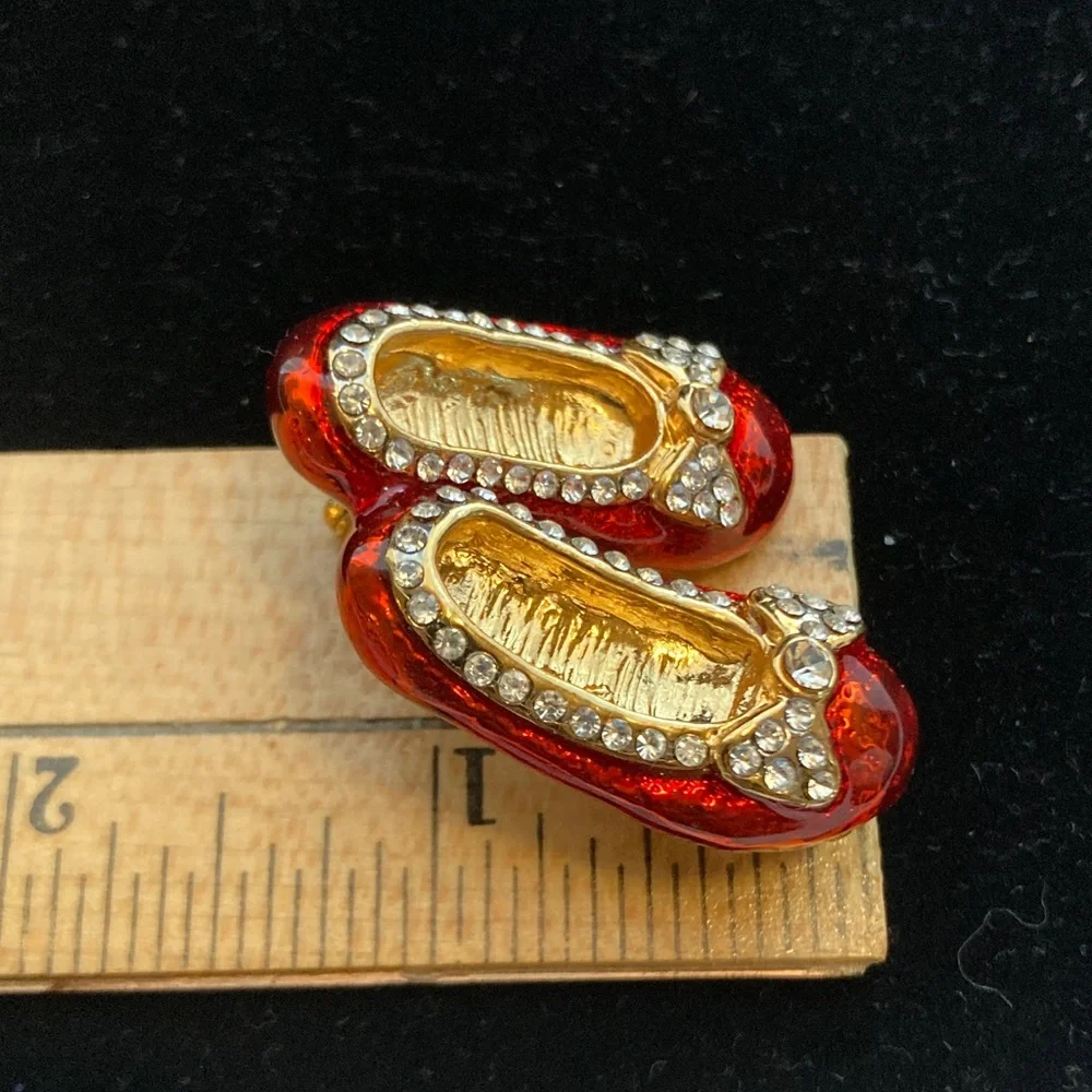 Vintage Ruby Slippers Brooch Red Enamel Gold Tone Wizard of Oz Style Rhinestones